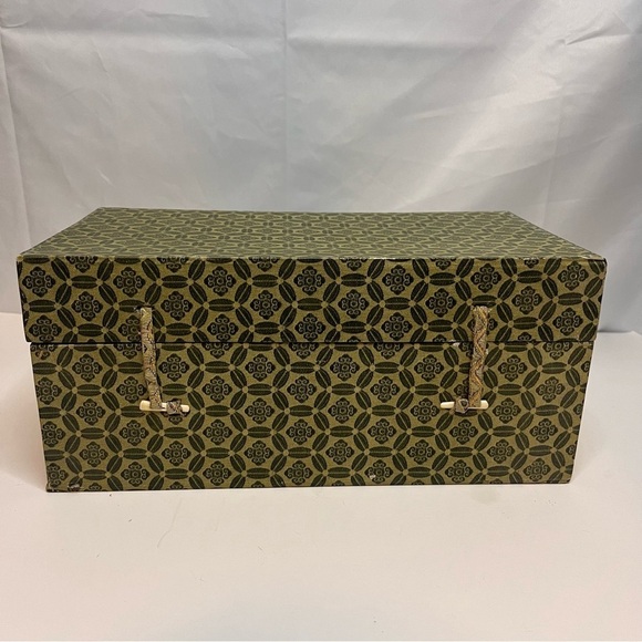 VINTAGE CUNJING Chinese Art Glass, Yellow Vase with Certificate, approx 9 1/2” - Picture 15 of 16